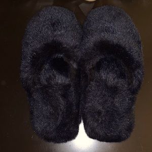 Coasters plush black slippers
